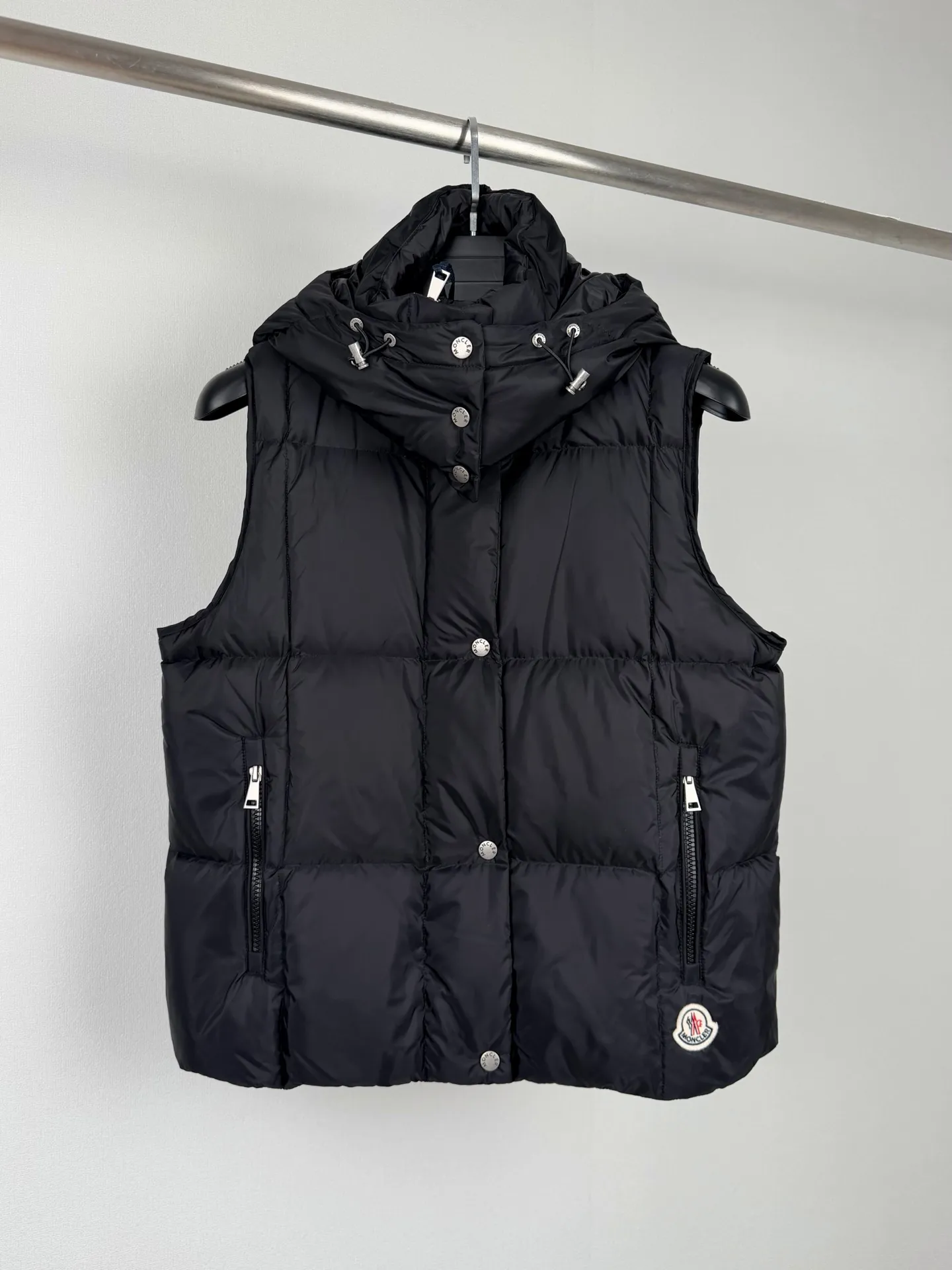 【Premium 】 MONCLER/ ： 、 、 100% ， ， ， 。 ， ， Wear-Resistant， ， 。 ： Classic ， ， ， 、 。 ， ， ， 。 ： 90% ， 200g， ， 。 ， ， 。 ， ， ， 。 ： Size:1 2 3